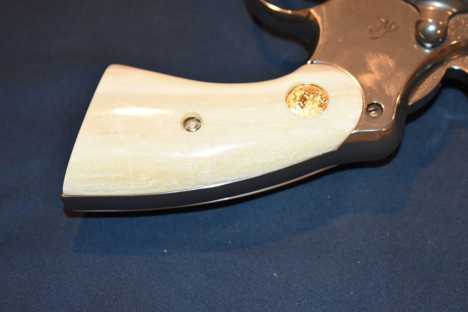 Colt Python Walrus Ivory COLT I FRAMEFOSSILIZED WALRUS IVORY SERVICE GRIPS FOR A COLT PYTHON ...