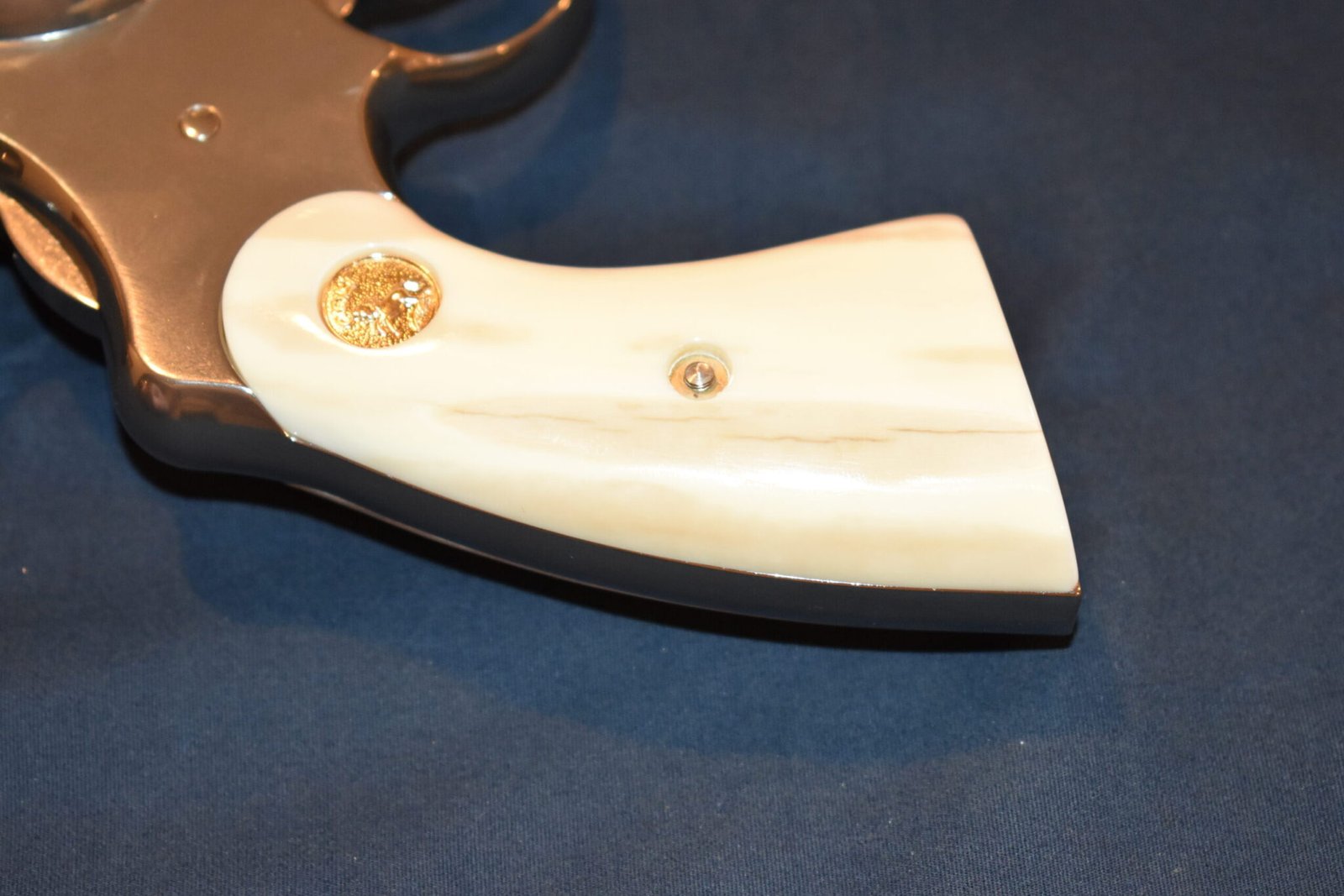 Colt Python Walrus Ivory COLT I FRAMEFOSSILIZED WALRUS IVORY SERVICE GRIPS FOR A COLT PYTHON ...
