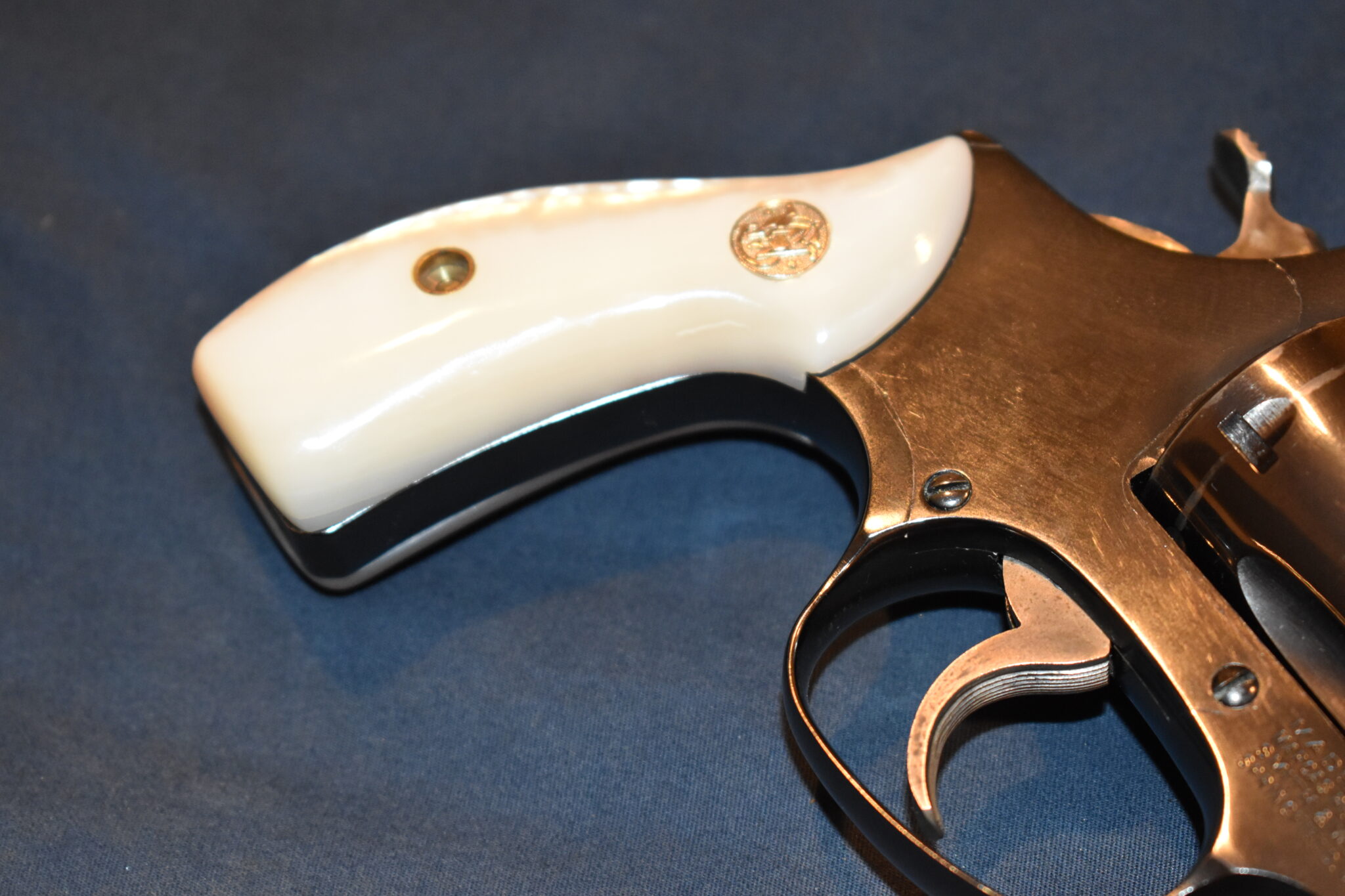 SMITH & WESSON J FRAME MOTHER OF PEARL GRIPS JMOP1 | Rogers