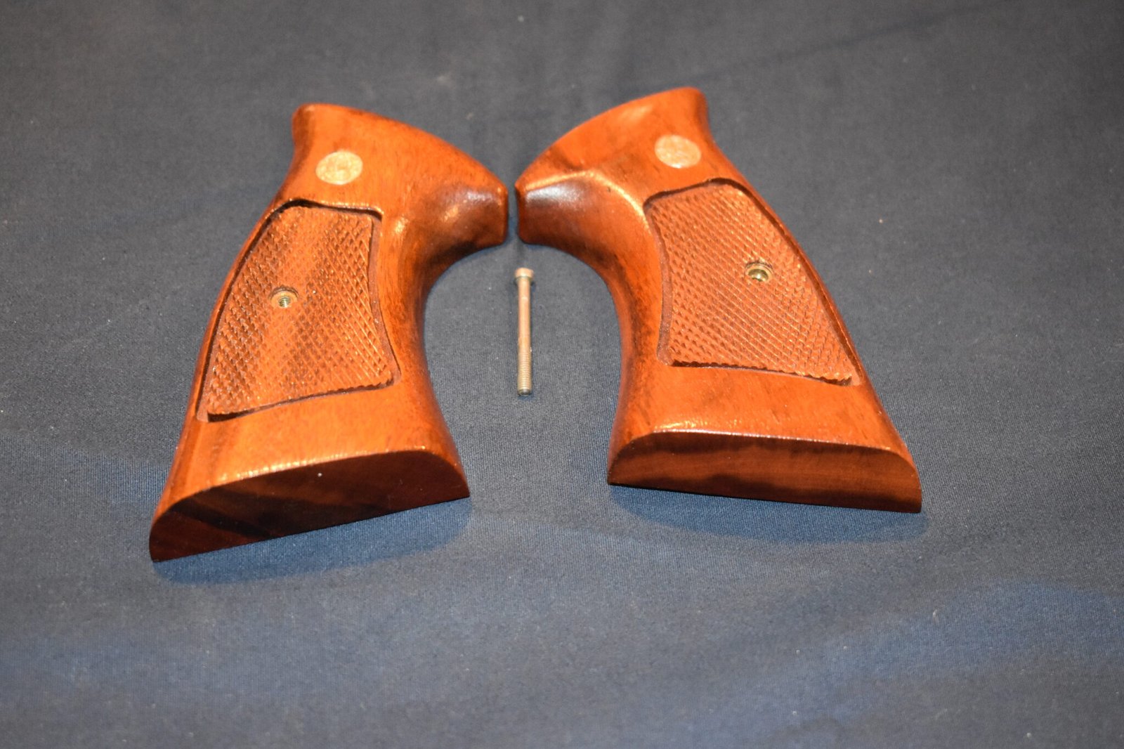 SMITH & WESSON FACTORY N FRAME TARGET GRIPS NT52 - Image 2