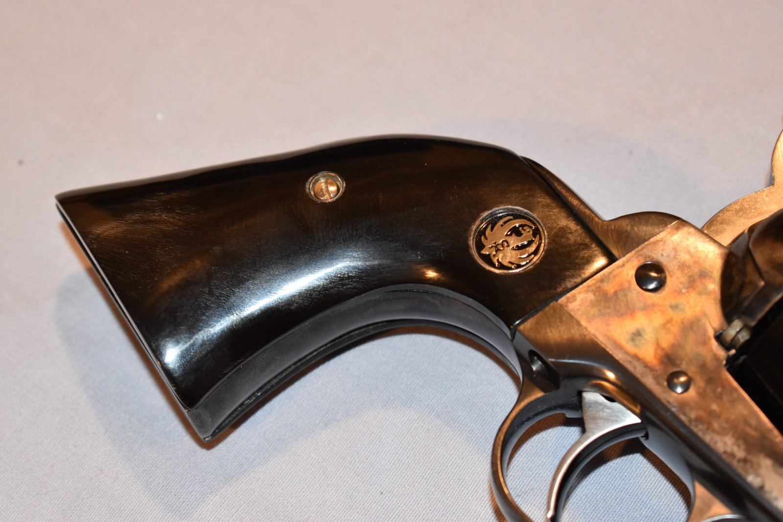 RUGER NEW MODEL BLACKHAWK OR OLD VAQUERO BUFFALO HORN GRIPS RBHBH14 - Image 2