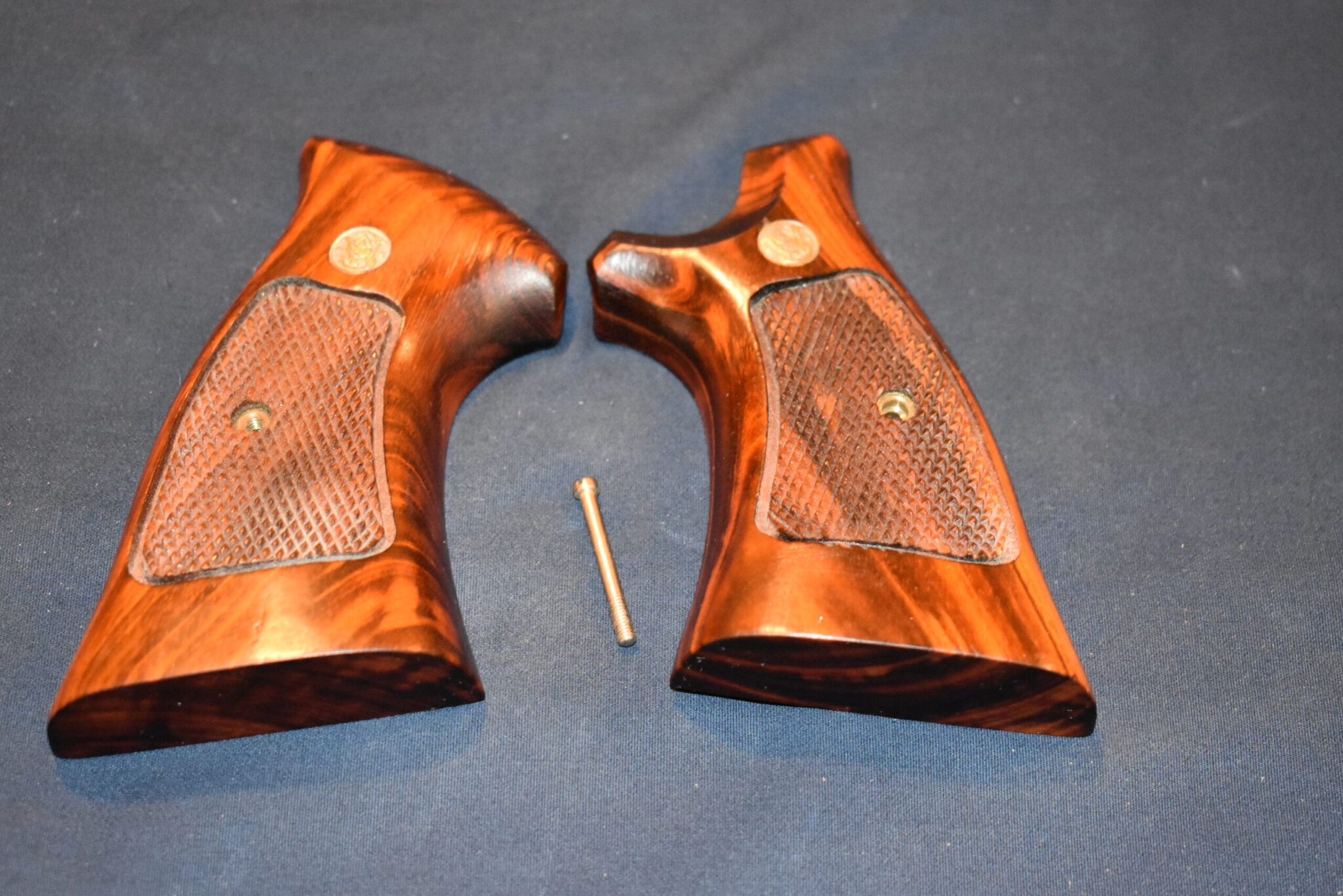 SMITH & WESSON FACTORY N FRAME TARGET GRIPS NT50 - Image 2