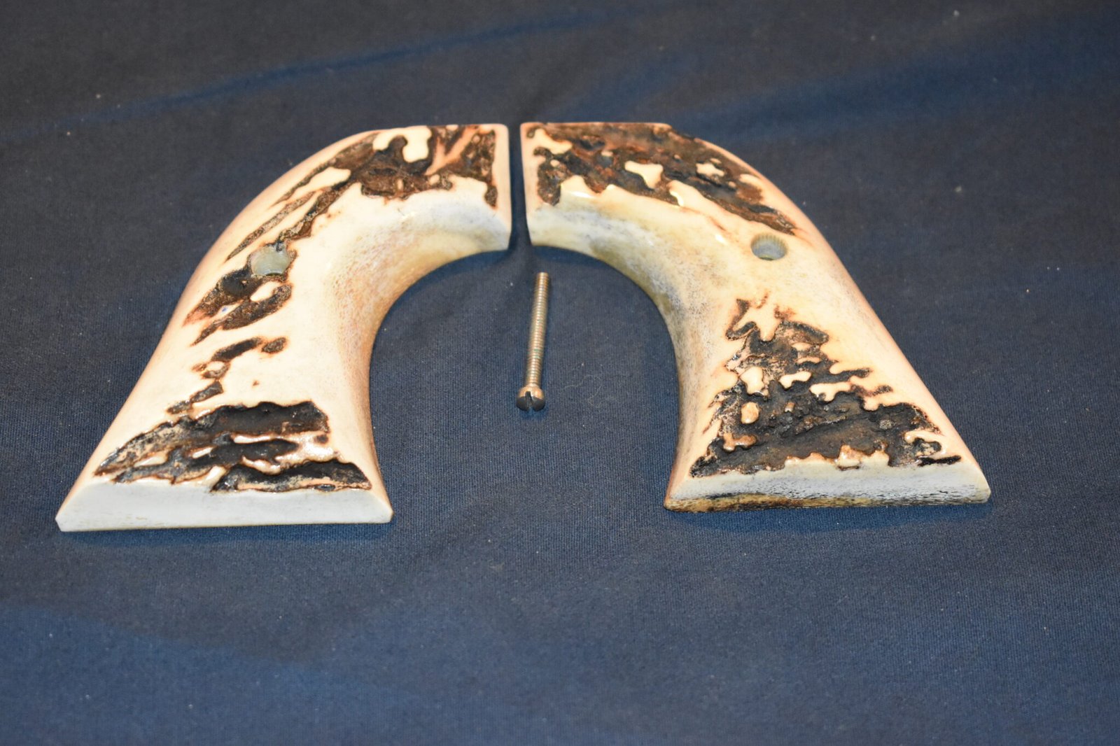 RUGER NEW MODEL BLACKHAWK OR OLD VAQUERO VINTAGE SAMBAR STAG GRIPS RBHS20 - Image 2
