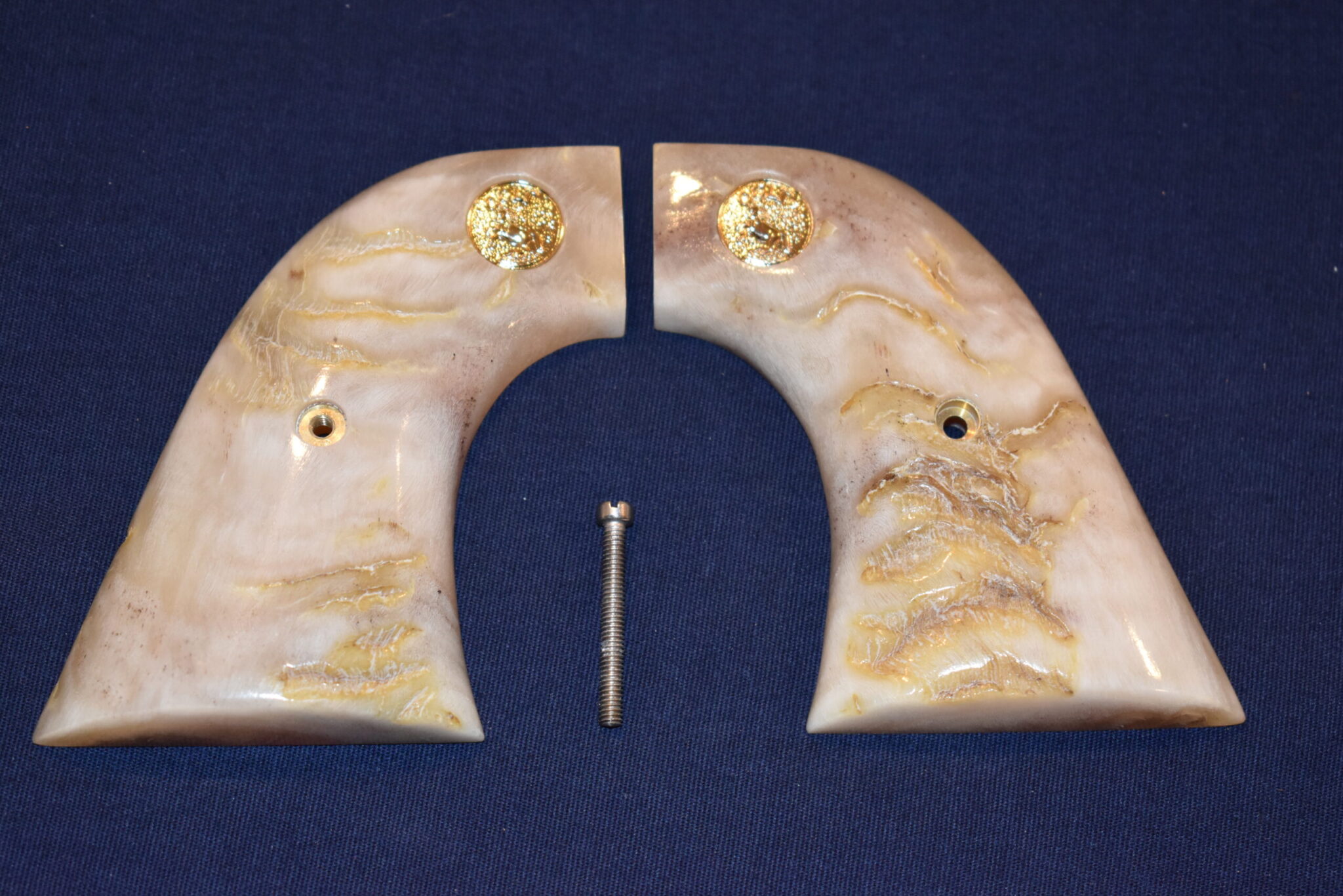 COLT SINGLE ACTION ARMY (S.A.A.)PREMIUM GRADE RAMS HORN / STAG GRIPS SAARH6