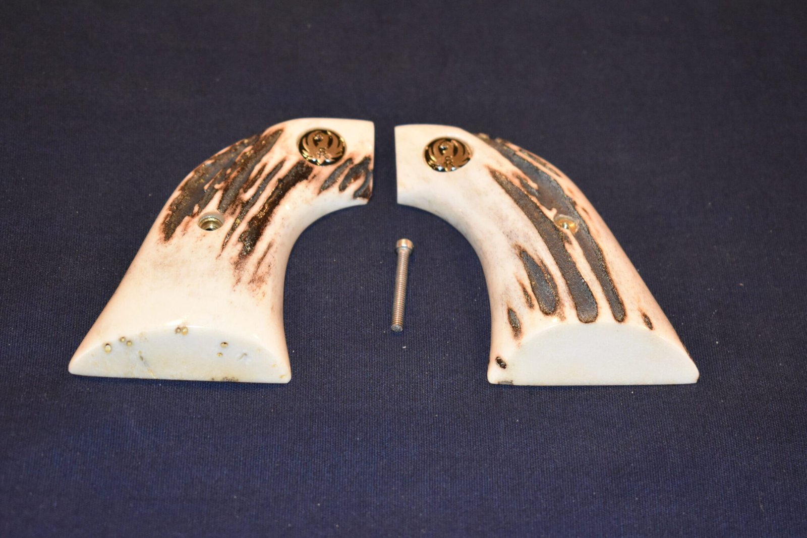 RUGER NEW VAQUERO SAMBAR STAG GRIPS RNVSS13 - Image 2