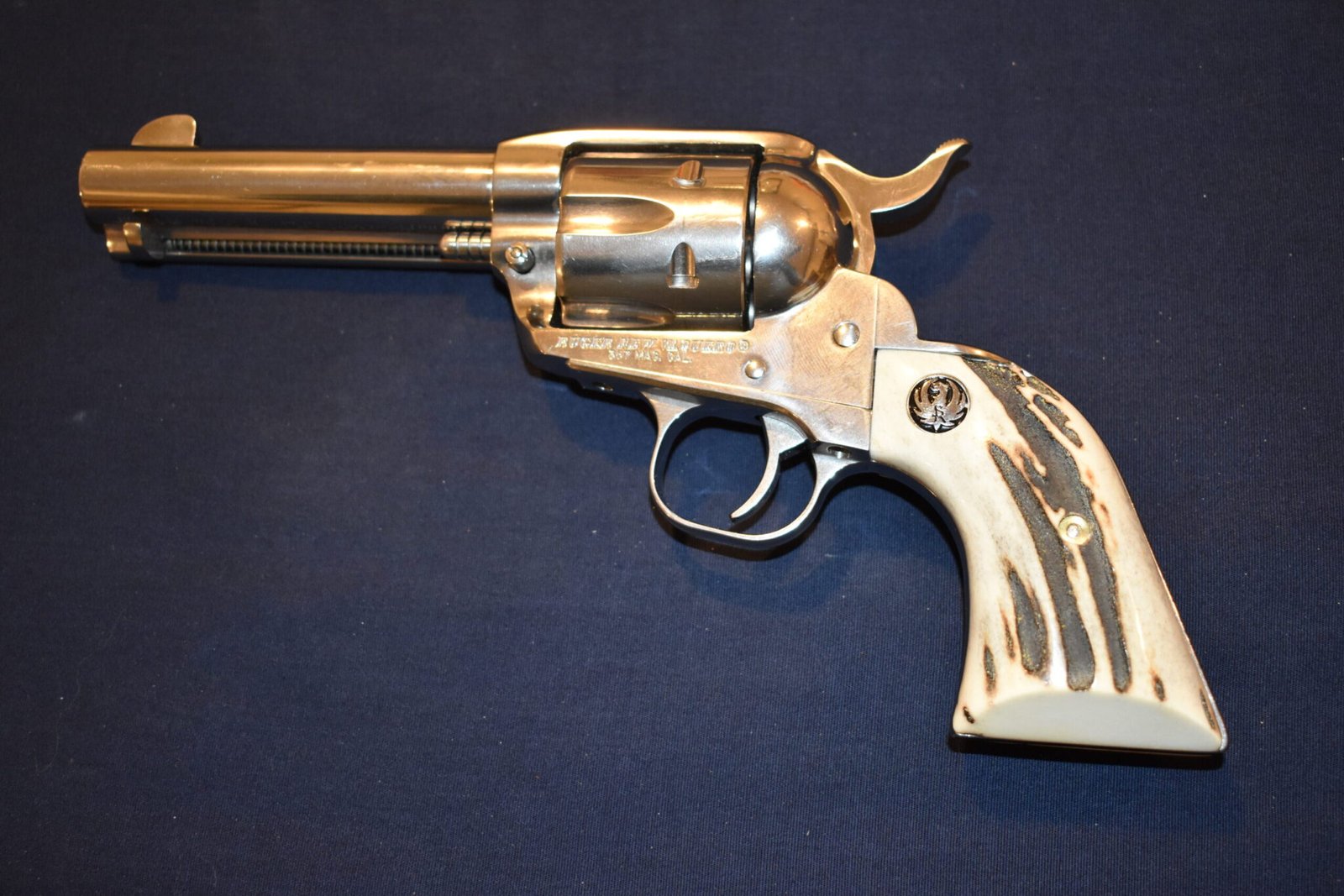 RUGER NEW VAQUERO SAMBAR STAG GRIPS RNVSS13 - Image 4