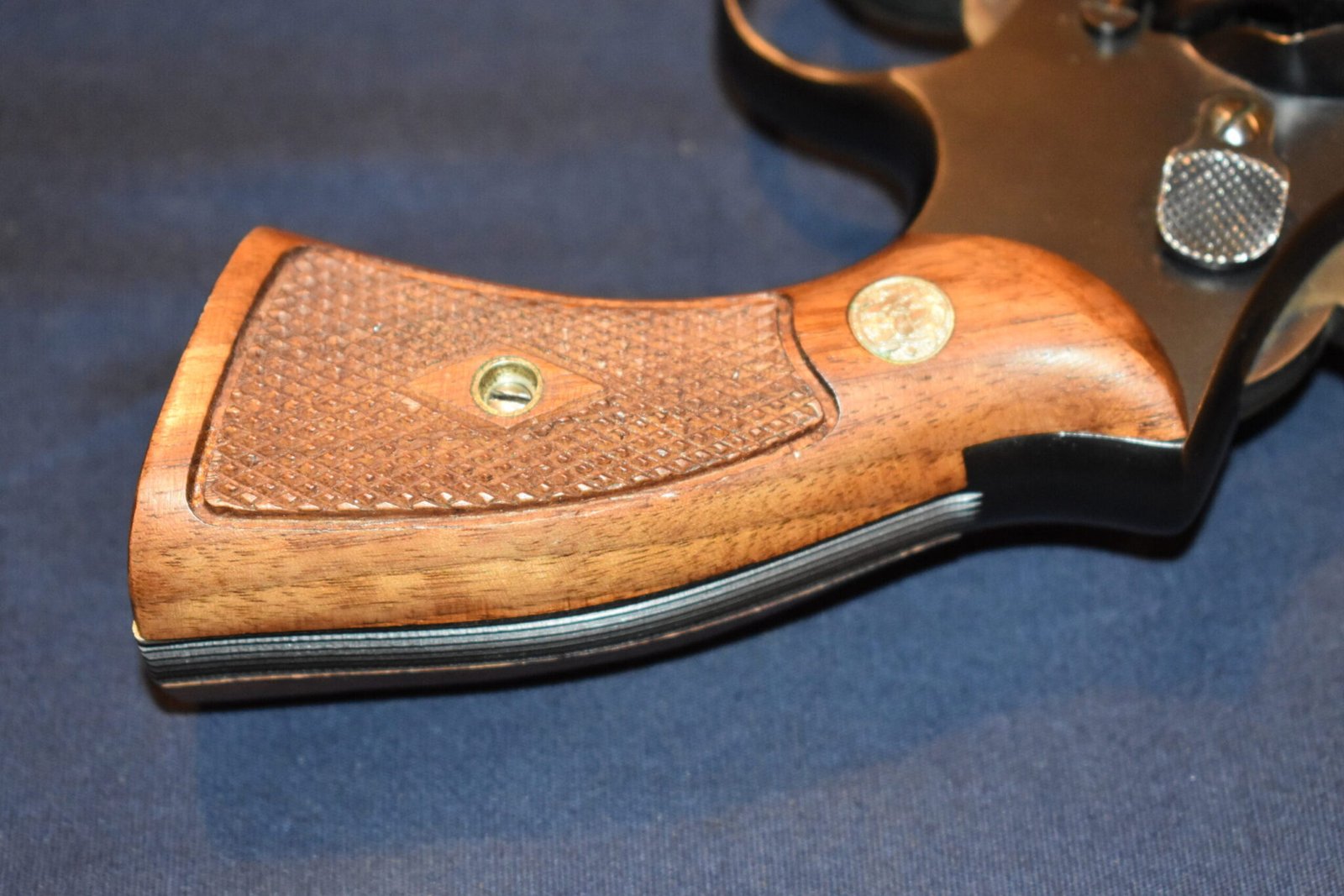 SMITH & WESSON K FRAME SQUARE BUTT FACTORY DIAMOND MAGNA GRIPS KDM7 - Image 5