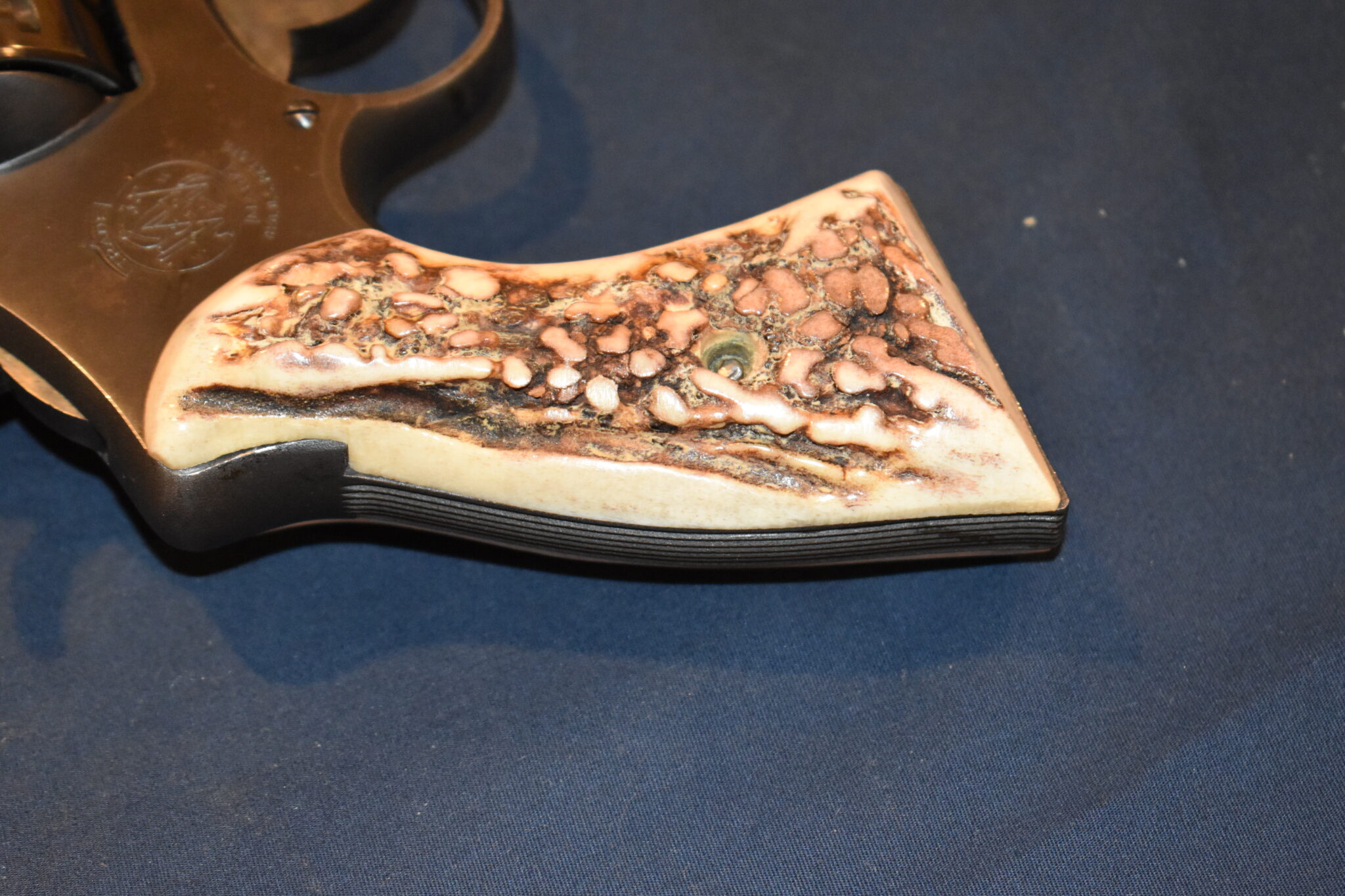 SMITH & WESSON N FRAME VINTAGE SAMBAR STAG GRIPS SWNSS17 - Image 6