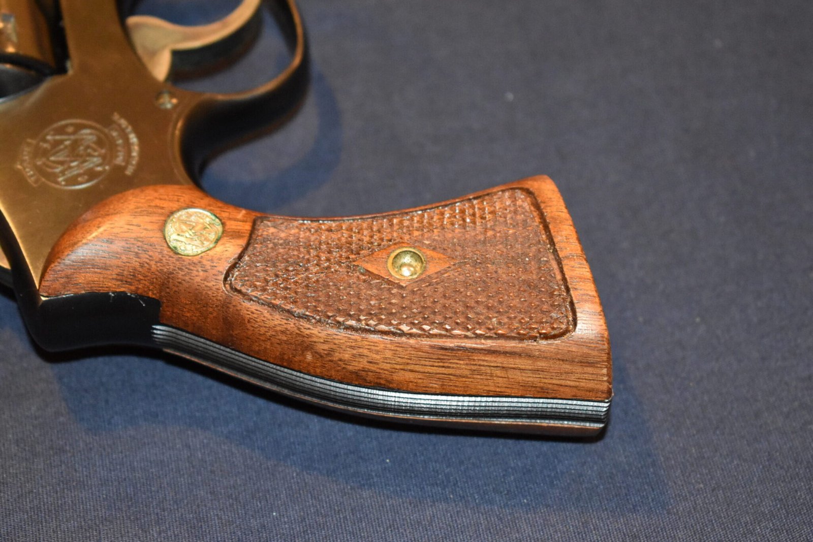 SMITH & WESSON K FRAME SQUARE BUTT FACTORY DIAMOND MAGNA GRIPS KDM7 - Image 6
