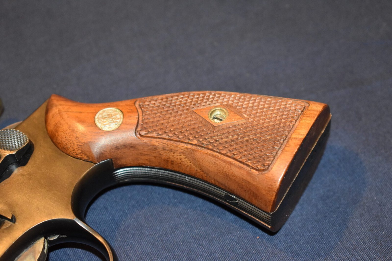 SMITH & WESSON K FRAME SQUARE BUTT FACTORY DIAMOND MAGNA GRIPS KDM7 - Image 12