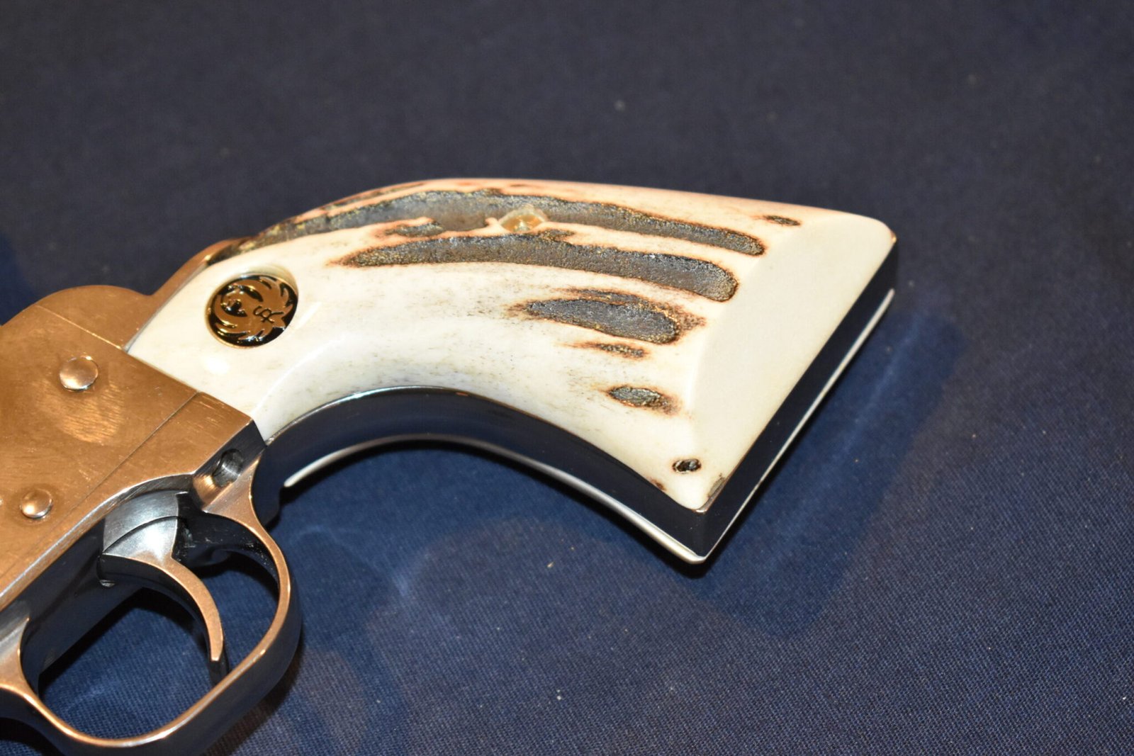 RUGER NEW VAQUERO SAMBAR STAG GRIPS RNVSS13 - Image 12