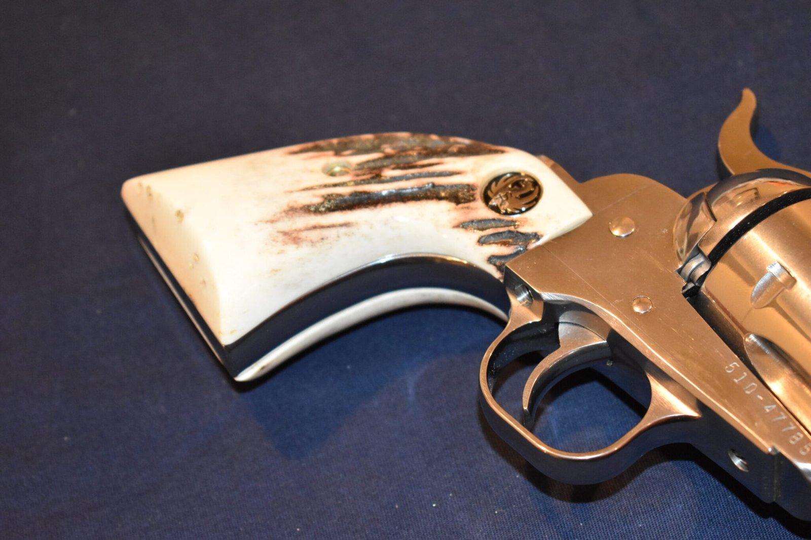 RUGER NEW VAQUERO SAMBAR STAG GRIPS RNVSS13 - Image 5