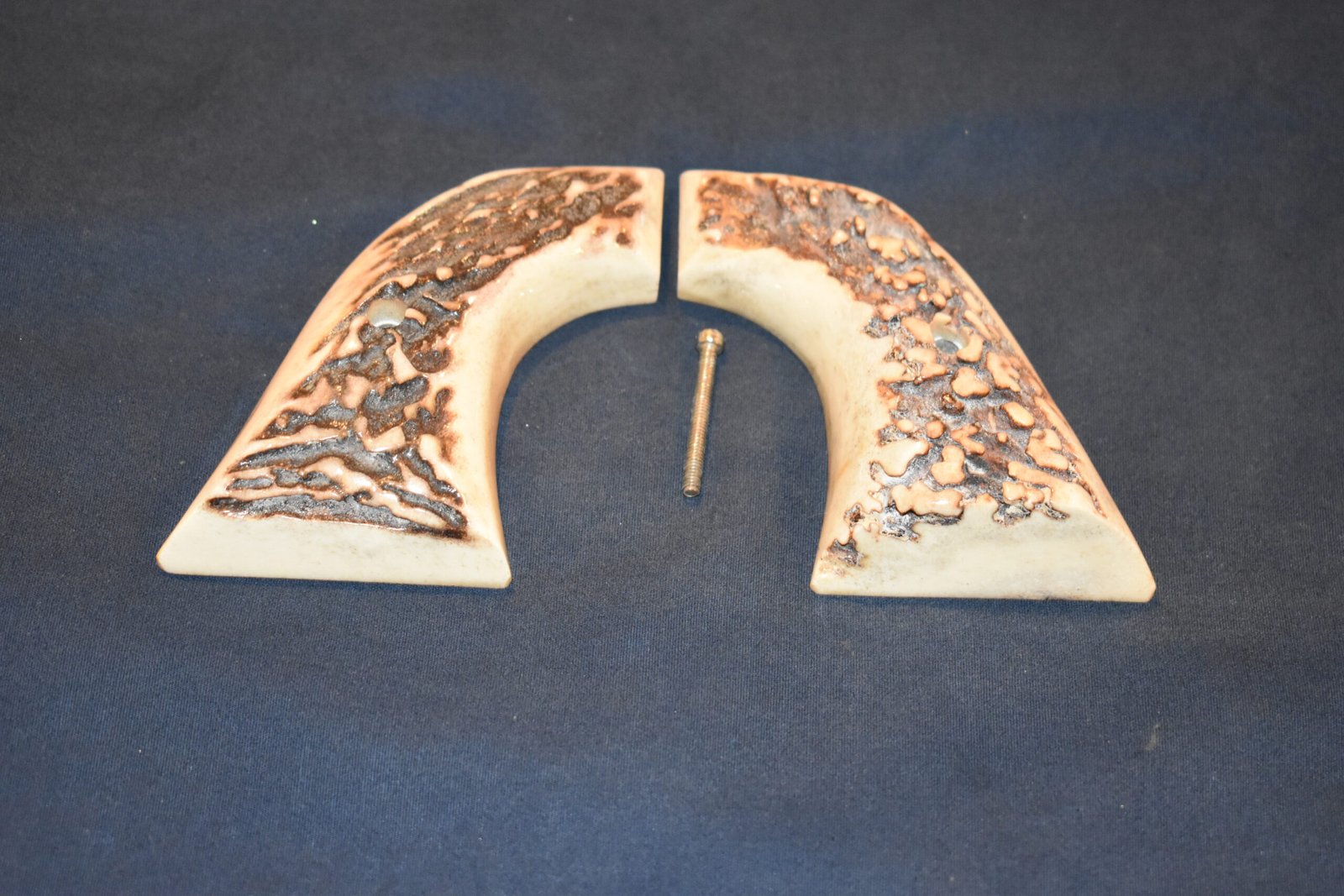 RUGER NEW MODEL BLACKHAWK OR OLD VAQUERO VINTAGE SAMBAR STAG GRIPS EXTRA THICK RBHS27 - Image 2