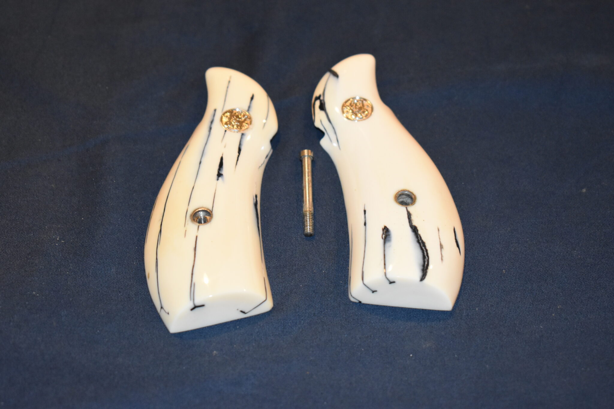 SMITH & WESSON K OR L FRAME ROUND BUTT HIPPO TOOTH GRIPS KRBHT1 - Image 2