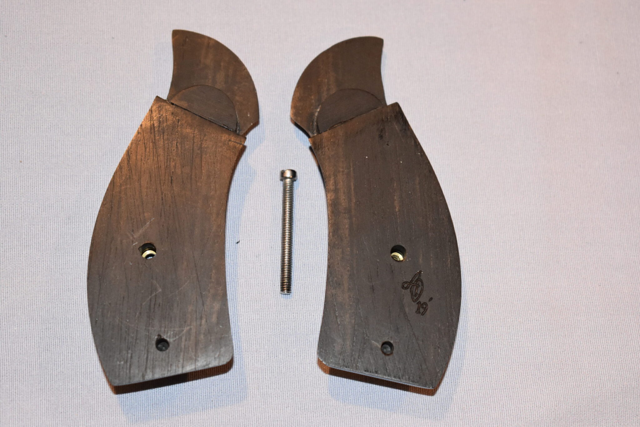 SMITH & WESSON K OR L FRAME ROUND BUTT CUSTOM EBONY GRIPS KRBE1 - Image 3