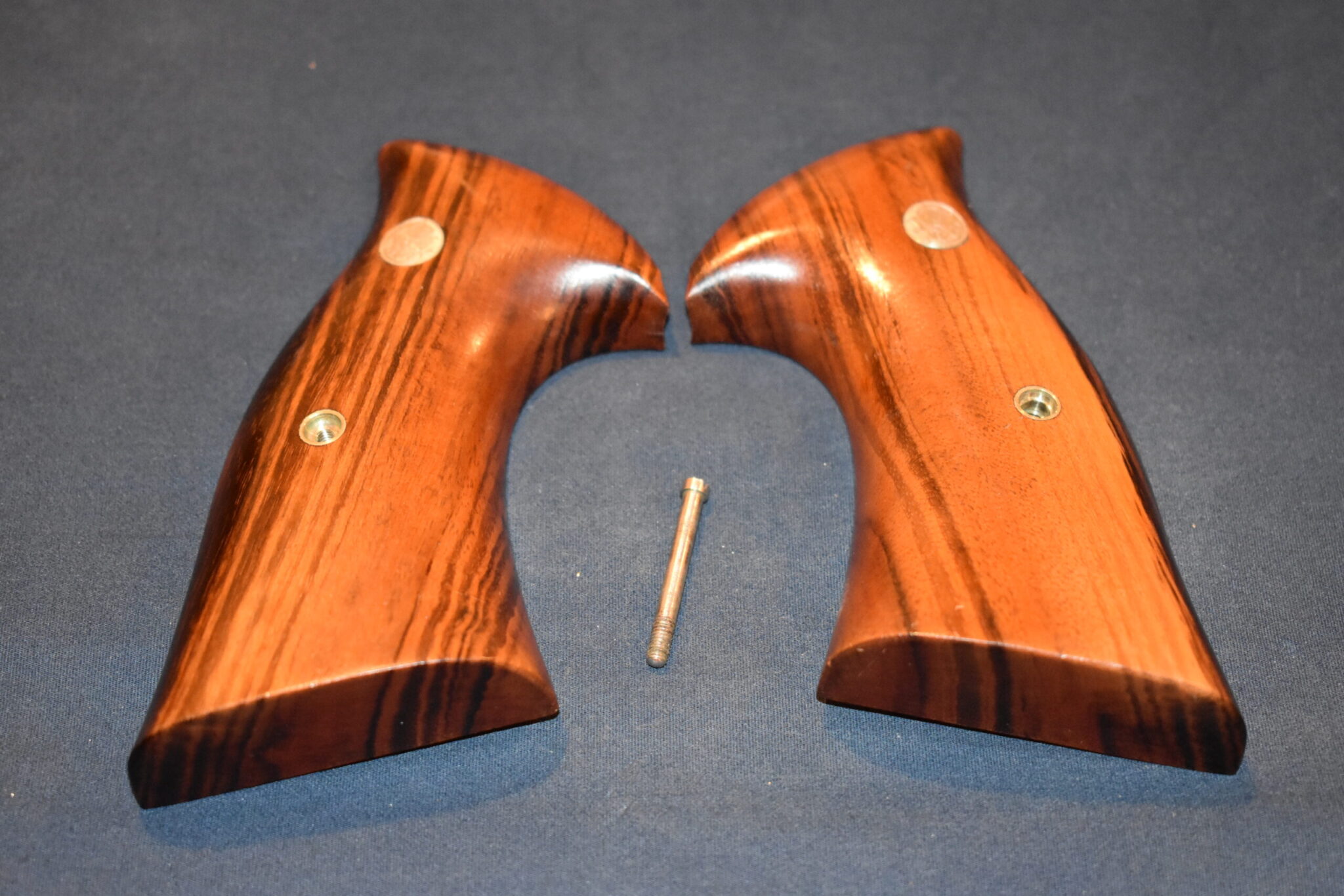 SMITH & WESSON FACTORY K FRAME PRESENTATION NON-RELIEVED TARGET GRIPS KPT19 - Image 2