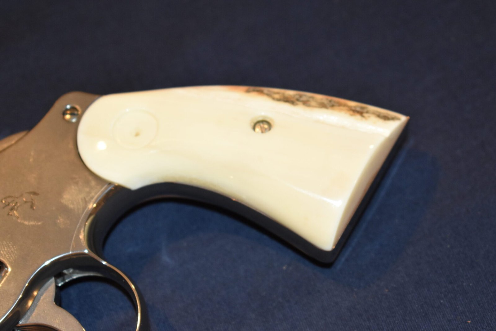 Colt Python Walrus Ivory COLT PYTHON FOSSILIZED WALRUS IVORY GRIPS FWIP1 | Rogers Guns & Grips
