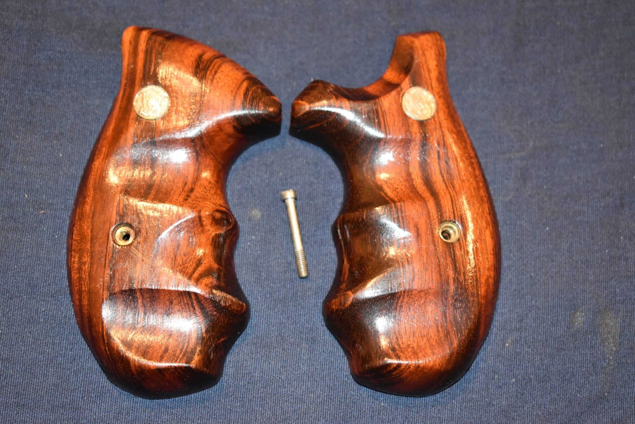 SMITH & WESSON K FRAME FACTORY ROUND BUTT COMBAT GRIPS KRBC4