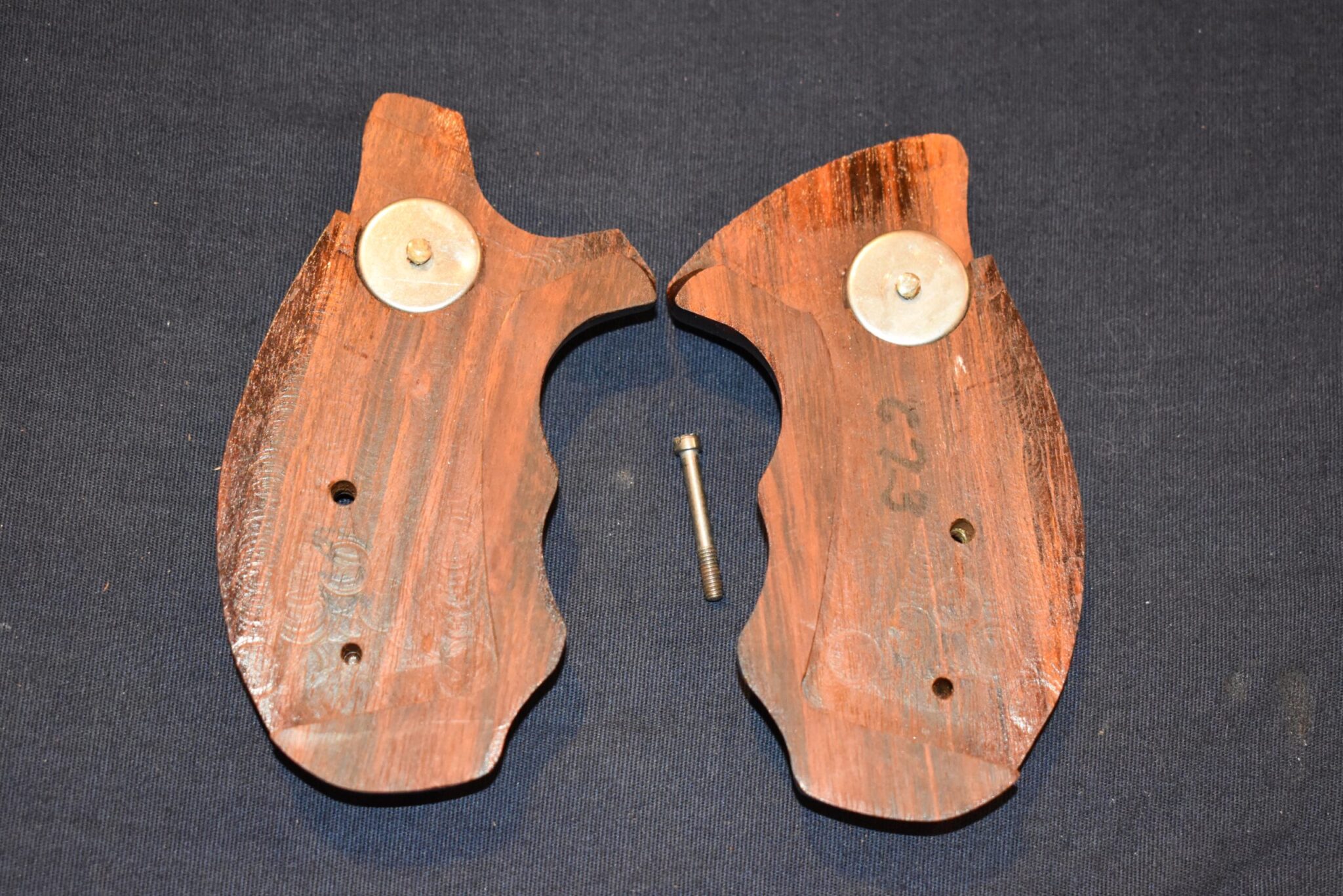 SMITH & WESSON K FRAME FACTORY ROUND BUTT COMBAT GRIPS KRBC4 - Image 3