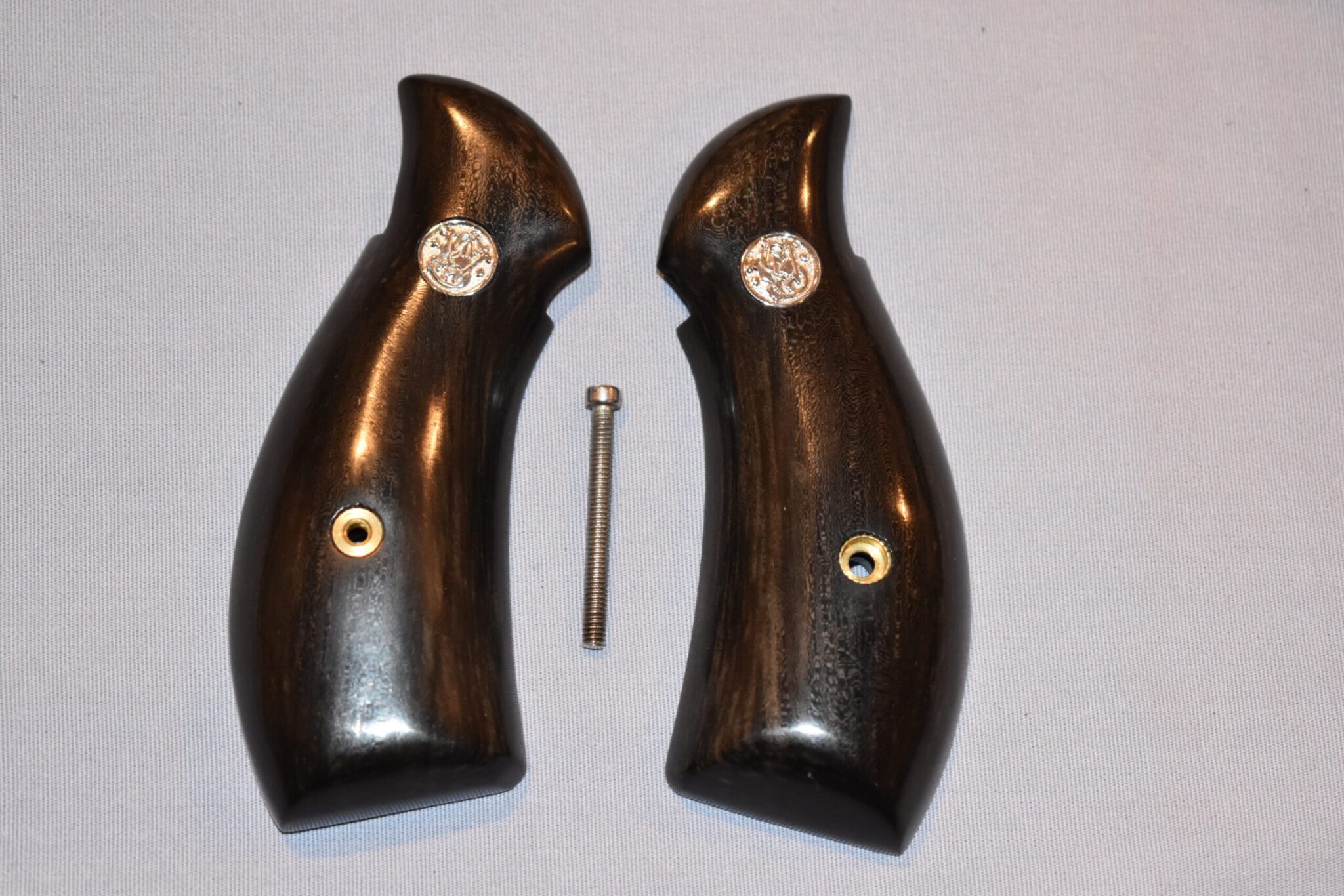 SMITH & WESSON K OR L FRAME ROUND BUTT CUSTOM EBONY GRIPS KRBE1