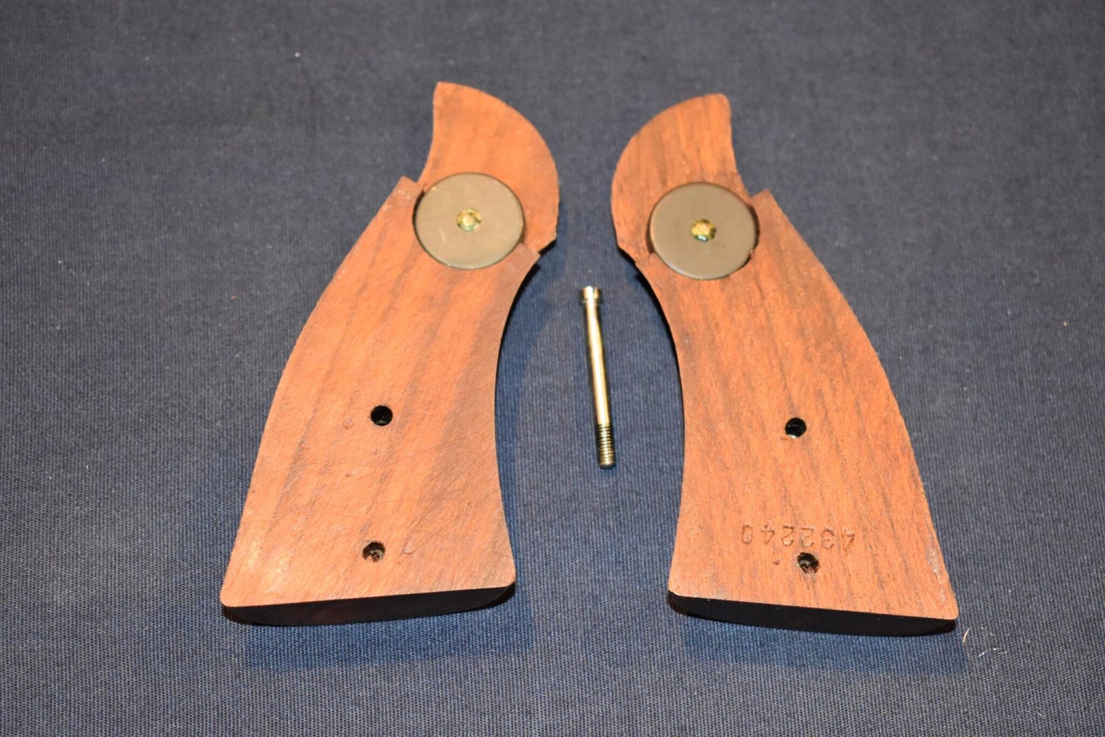 SMITH & WESSON K FRAME SQUARE BUTT FACTORY DIAMOND MAGNA GRIPS KDM7 - Image 3
