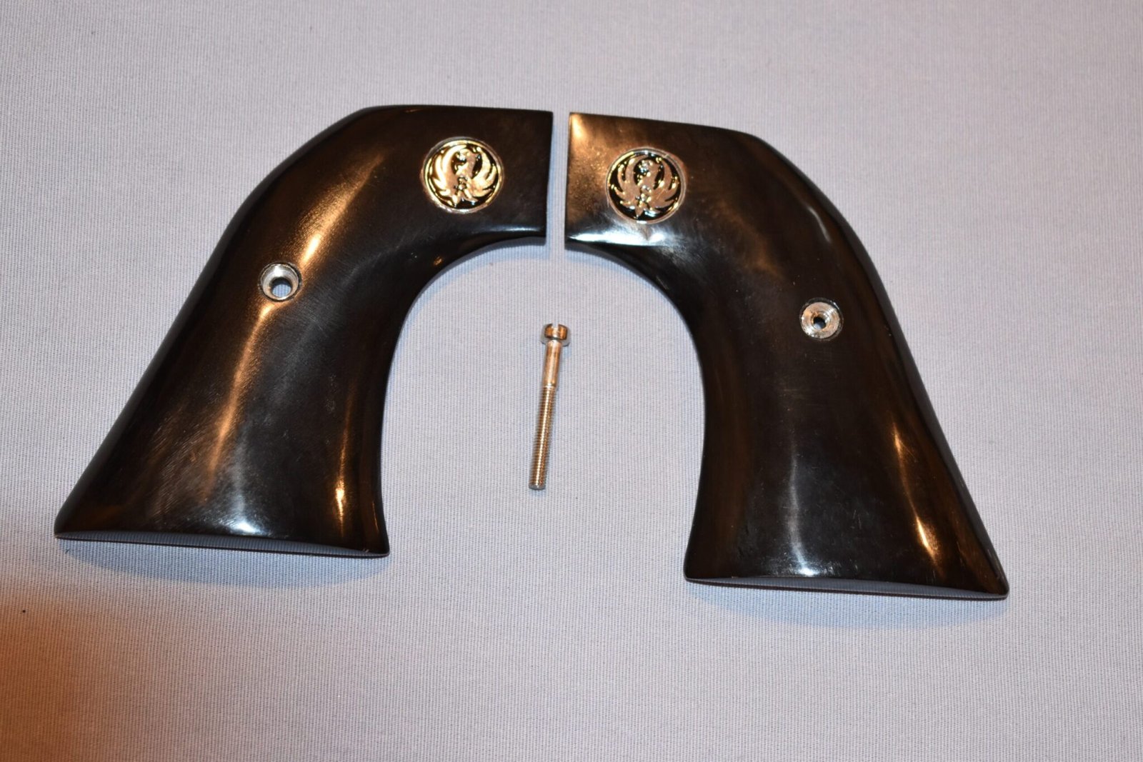 RUGER NEW MODEL BLACKHAWK OR OLD VAQUERO BUFFALO HORN GRIPS RBHBH14
