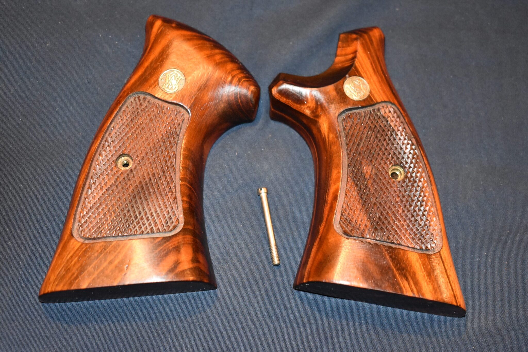 SMITH & WESSON FACTORY N FRAME TARGET GRIPS NT50