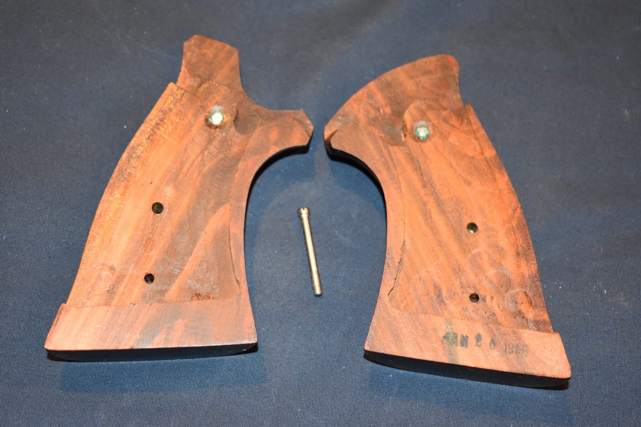 SMITH & WESSON FACTORY N FRAME TARGET GRIPS NT50 - Image 3