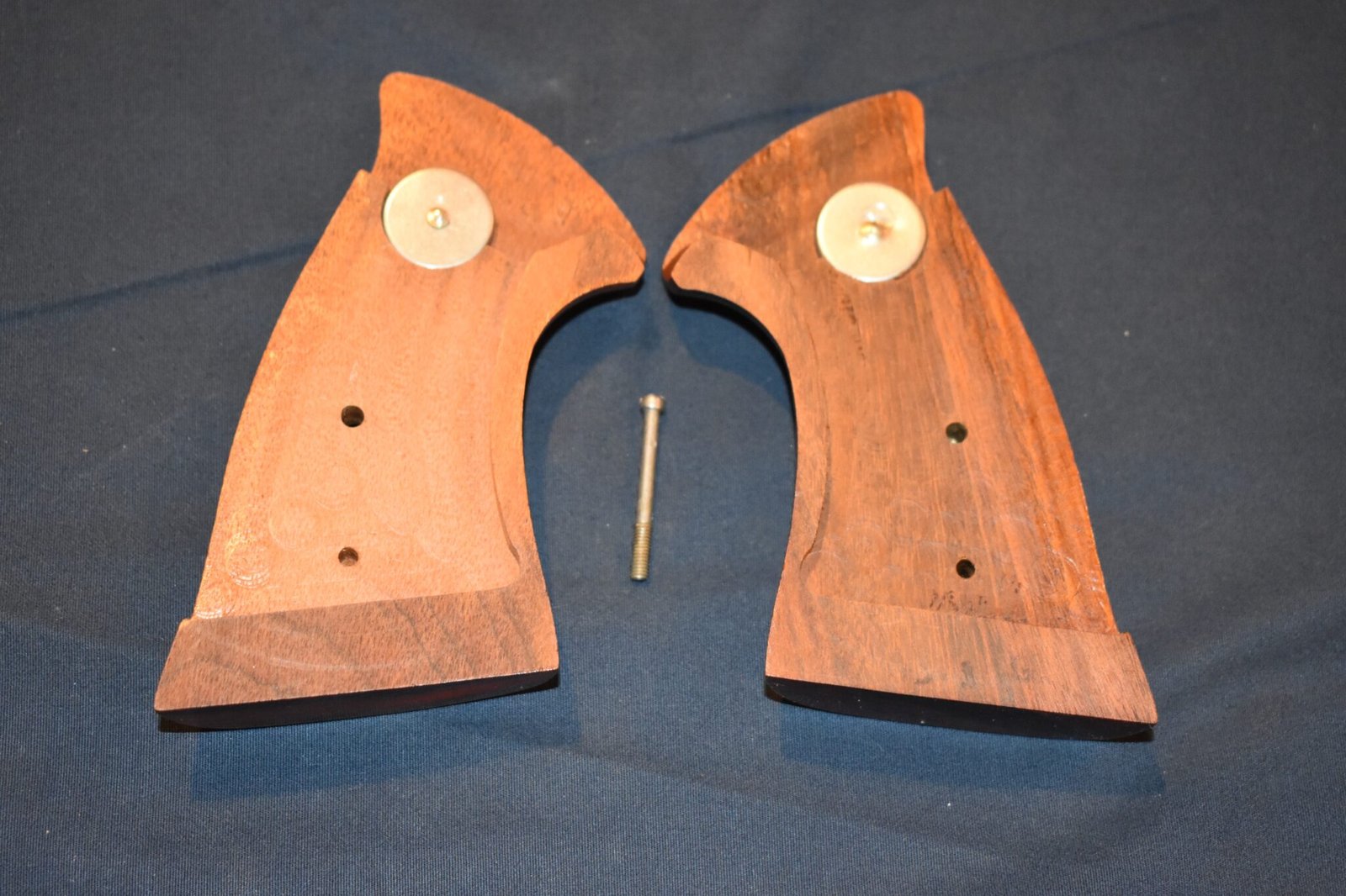 SMITH & WESSON FACTORY N FRAME TARGET GRIPS NT52 - Image 3