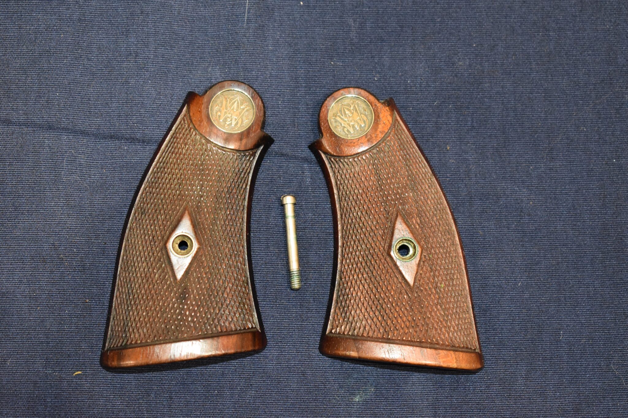 SMITH & WESSON K FRAME PRE-WAR SERVICE GRIPS WITH BRASS MEDALLIONS KPWS4
