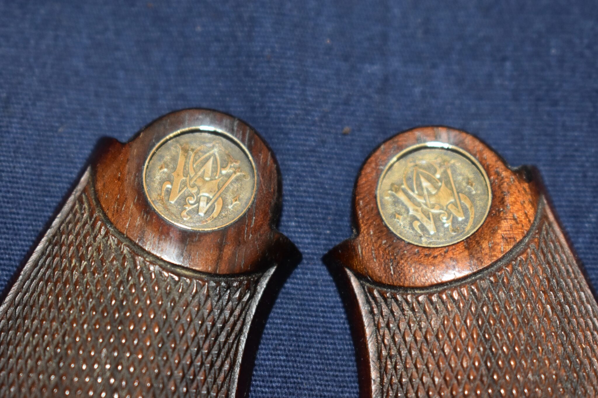 SMITH & WESSON K FRAME PRE-WAR SERVICE GRIPS WITH BRASS MEDALLIONS KPWS4 - Image 3