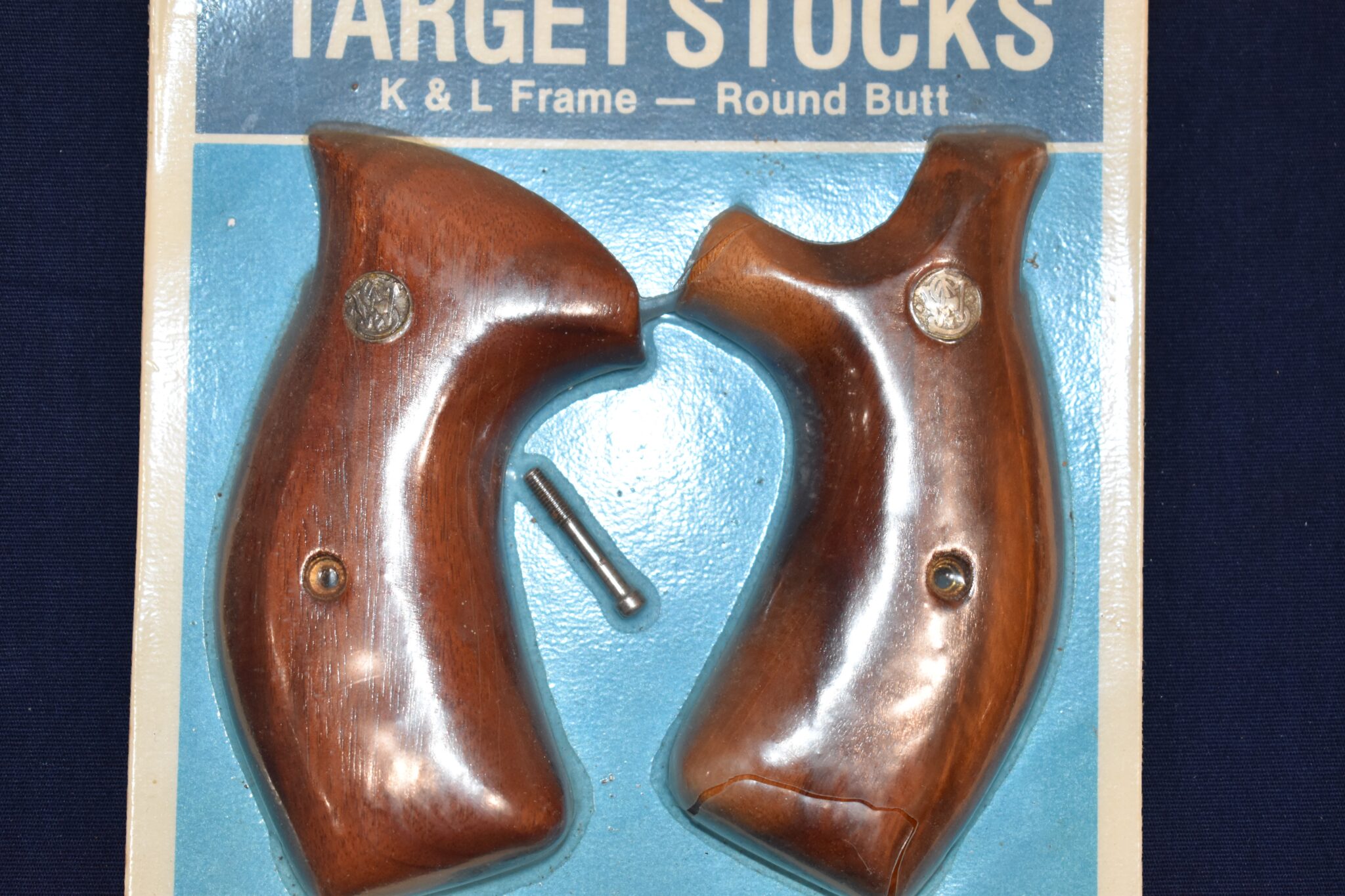 SMITH & WESSON FACTORY K FRAME ROUND BUTT PRESENTATION TARGET GRIPS NEW IN THE PACKAGE KRBTP3 - Image 2