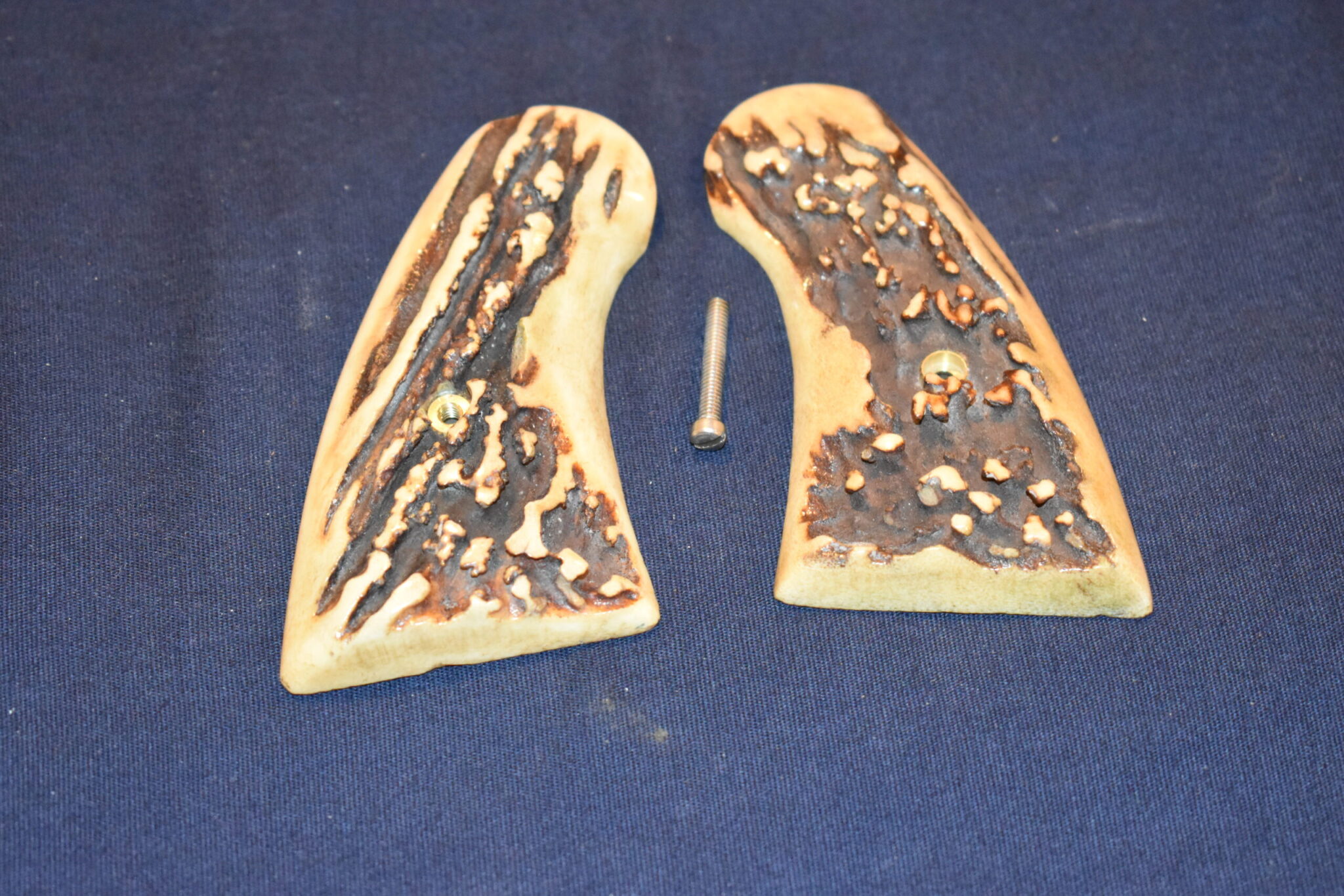 COLT PYTHON / OFFICER'S MODEL MATCH VINTAGE SAMBAR STAG GRIPS CPSS20 - Image 2