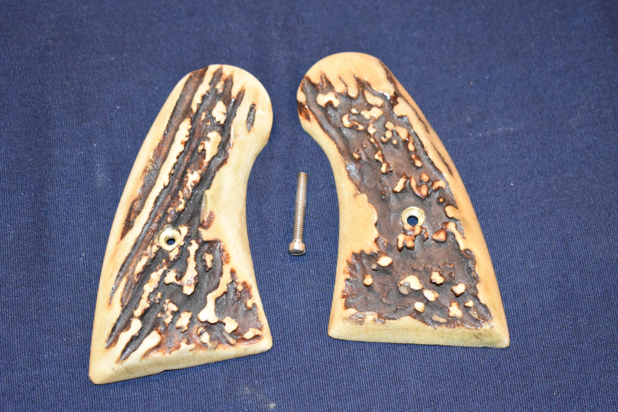 COLT PYTHON / OFFICER'S MODEL MATCH VINTAGE SAMBAR STAG GRIPS CPSS20