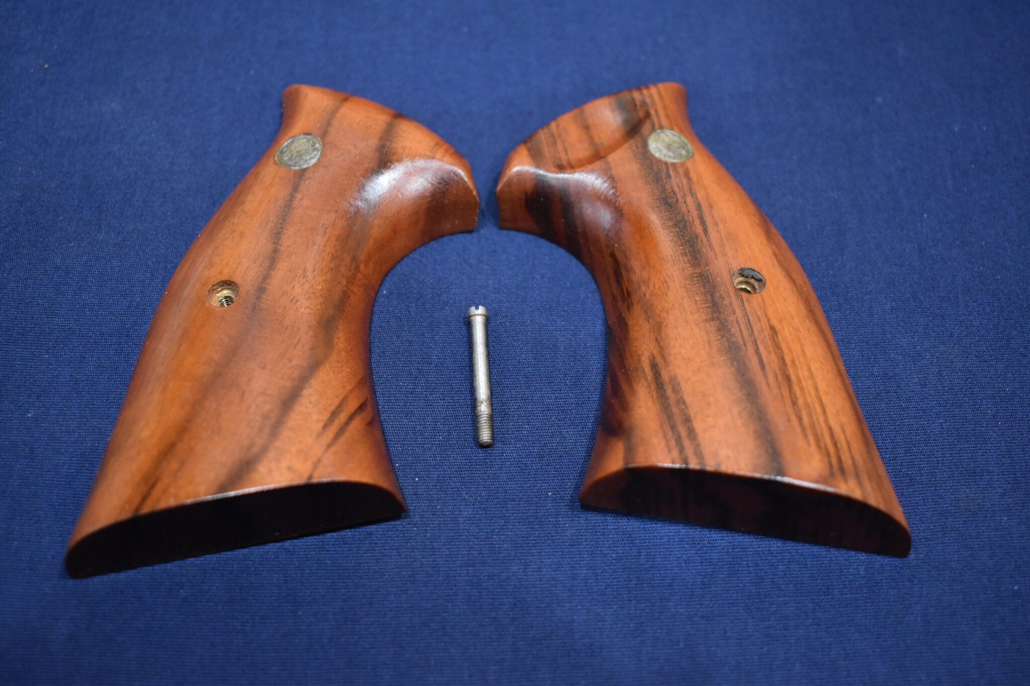 SMITH & WESSON FACTORY K FRAME PRESENTATION TARGET GRIPS KPT21 - Image 2