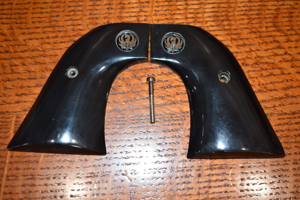 RUGER NEW VAQUERO SMOOTH BUFFALO HORN GRIPS RNVBH13 - Image 2