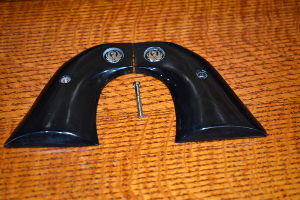 RUGER NEW VAQUERO SMOOTH BUFFALO HORN GRIPS RNVBH13 - Image 3