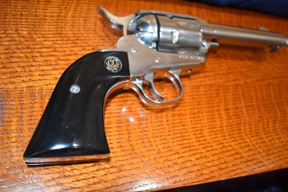 RUGER NEW VAQUERO SMOOTH BUFFALO HORN GRIPS RNVBH13 - Image 8