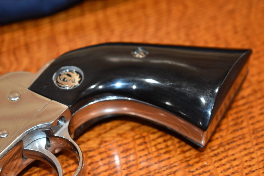 RUGER NEW VAQUERO SMOOTH BUFFALO HORN GRIPS RNVBH13 - Image 12