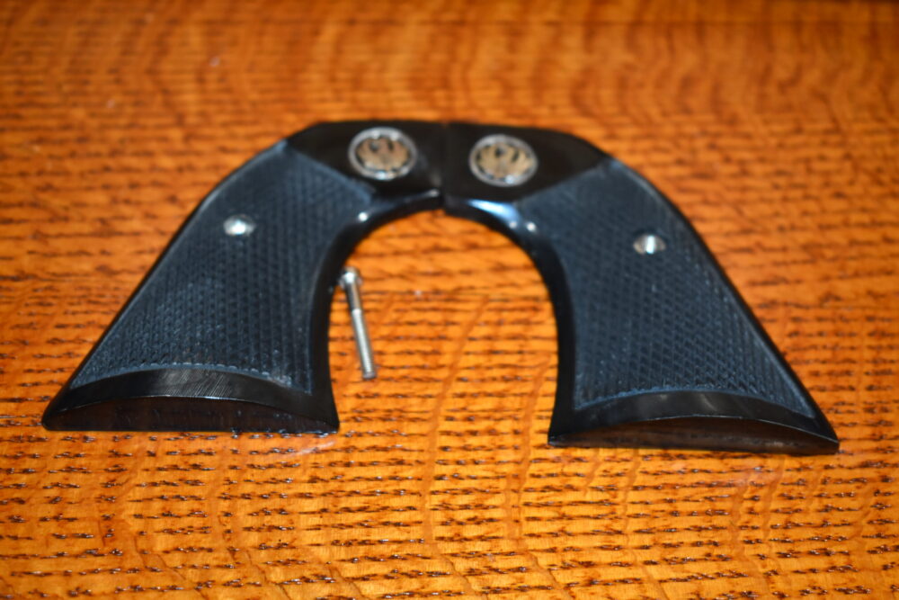 RUGER NEW VAQUERO CHECKERED BUFFALO HORN GRIPS RNVBH14 - Image 3