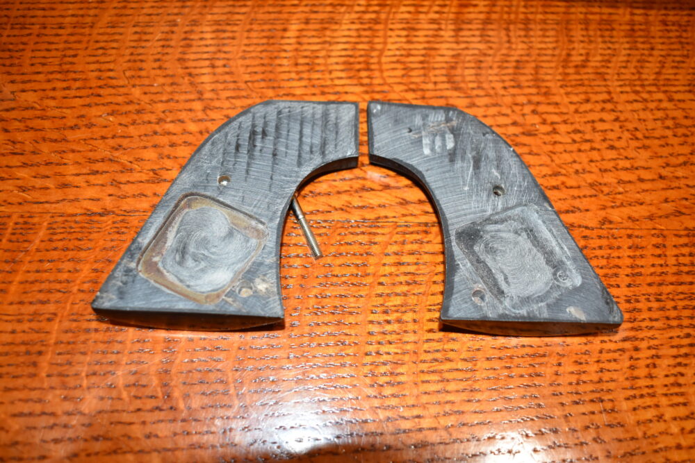 RUGER NEW VAQUERO CHECKERED BUFFALO HORN GRIPS RNVBH14 - Image 4