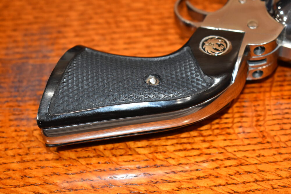 RUGER NEW VAQUERO CHECKERED BUFFALO HORN GRIPS RNVBH14 - Image 6