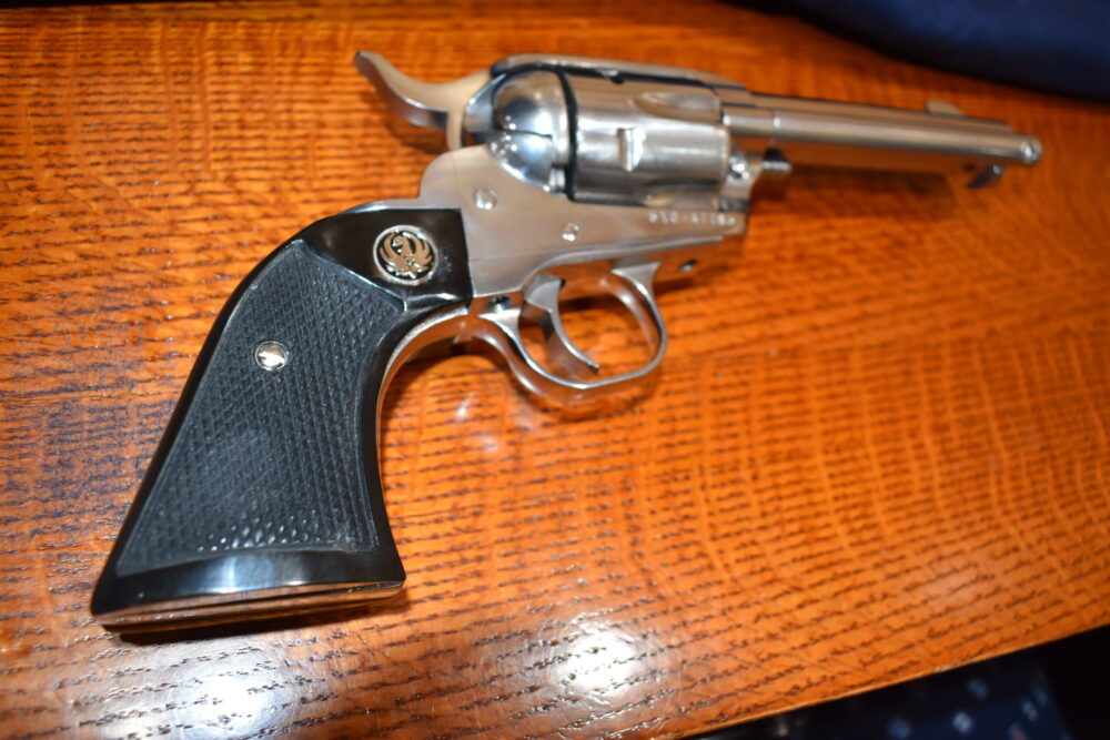RUGER NEW VAQUERO CHECKERED BUFFALO HORN GRIPS RNVBH14 - Image 8