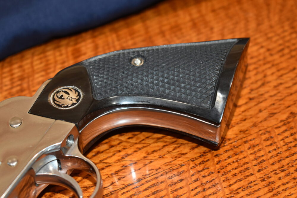 RUGER NEW VAQUERO CHECKERED BUFFALO HORN GRIPS RNVBH14 - Image 12