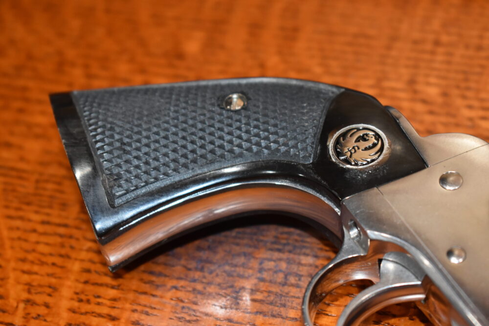 RUGER NEW VAQUERO CHECKERED BUFFALO HORN GRIPS RNVBH14 - Image 13