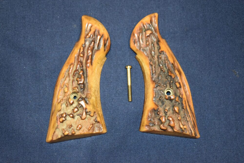 SMITH & WESSON K FRAME SQUARE BUTT VINTAGE SAMBAR STAG GRIPS KSQSS22