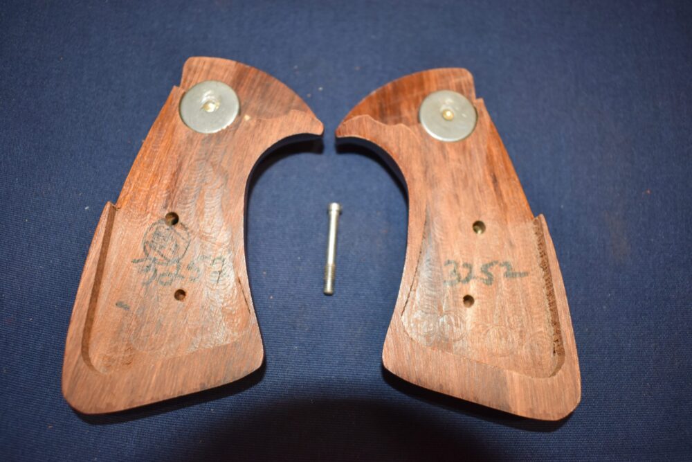SMITH & WESSON J FRAME TARGET GRIP JT29 - Image 4