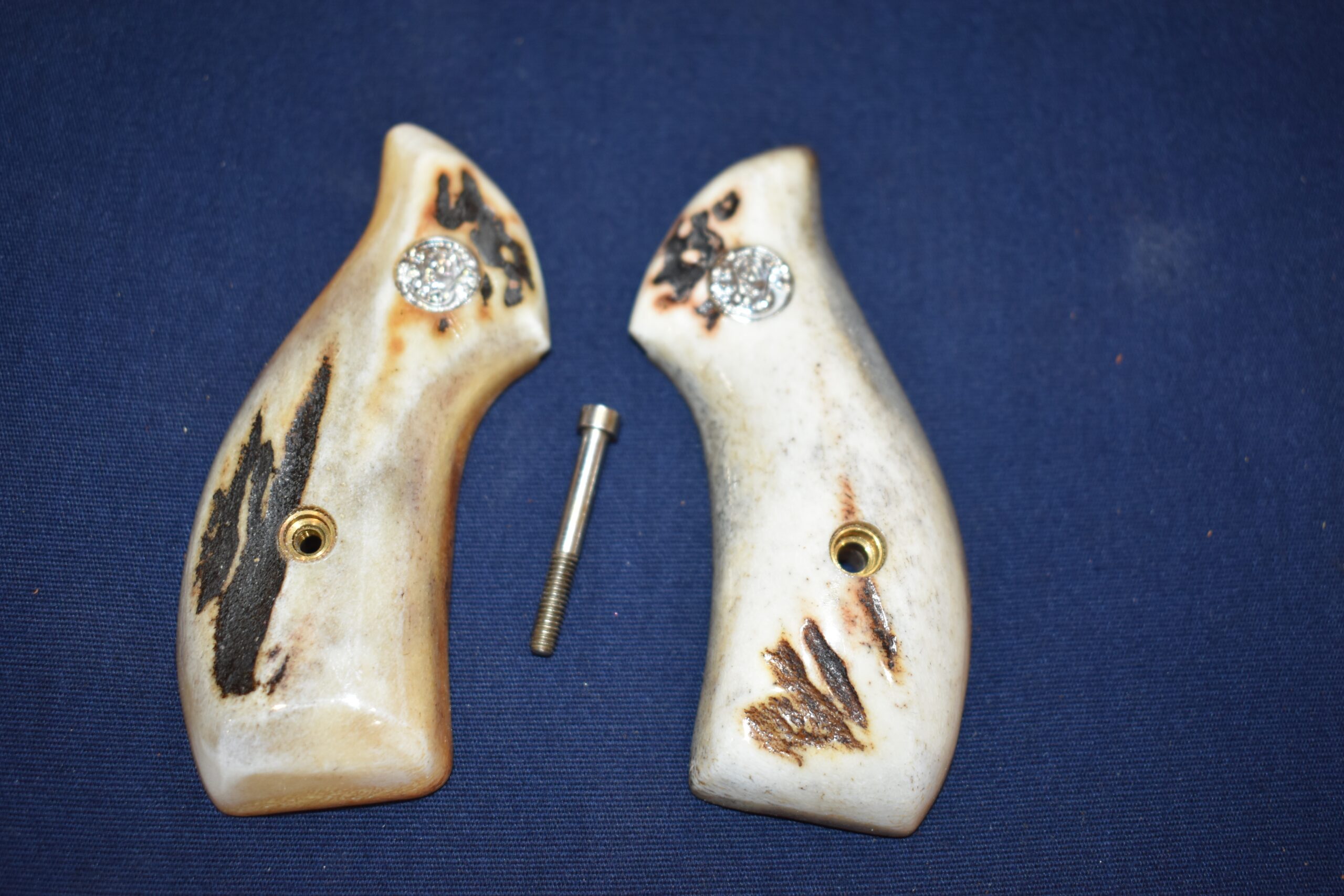 SMITH & WESSON J FRAME ROUND BUTT PREMIUM GRADE SAMBAR STAG GRIPS JRBS14