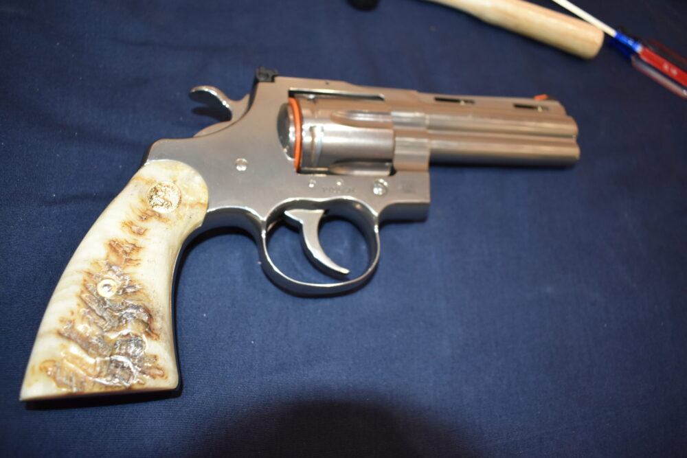 COLT PYTHON PREMIUM GRADE RAM'S HORN GRIPS CPRH13 - Image 8