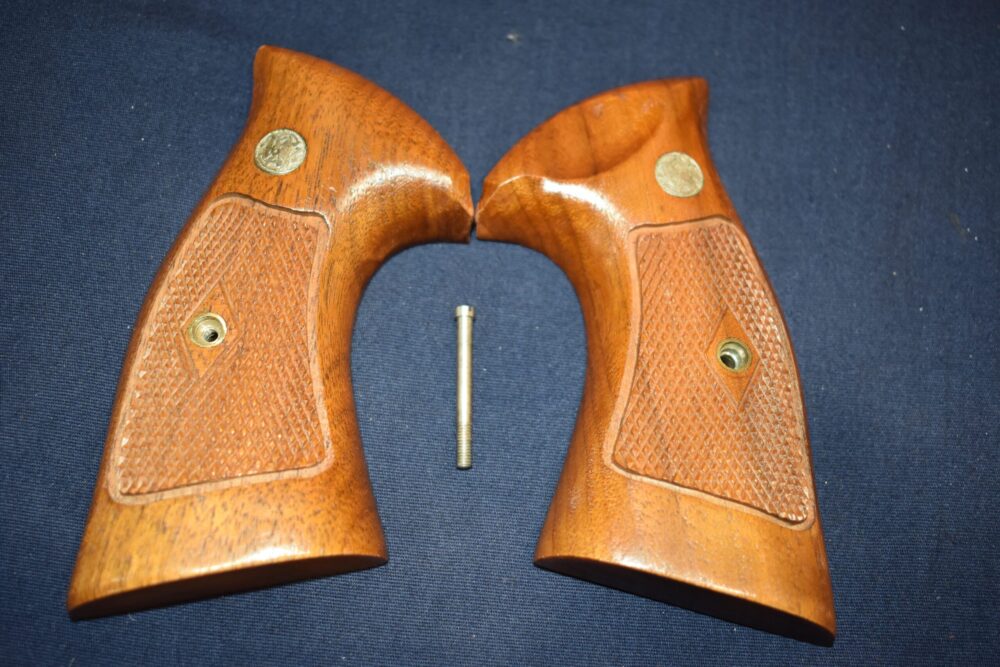 SMITH & WESSON K FRAME FACTORY DIAMOND TARGET GRIPS KDT10